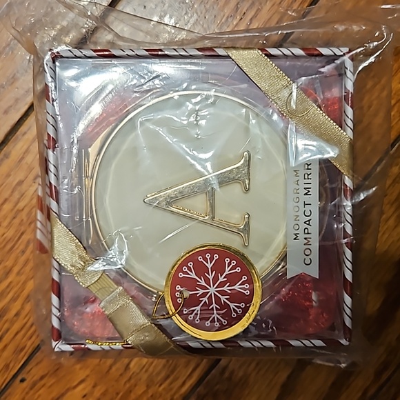 Monogram Compact Mirror A - Picture 1 of 2